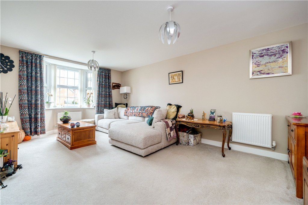 Property photo 2 of 18 Lounge