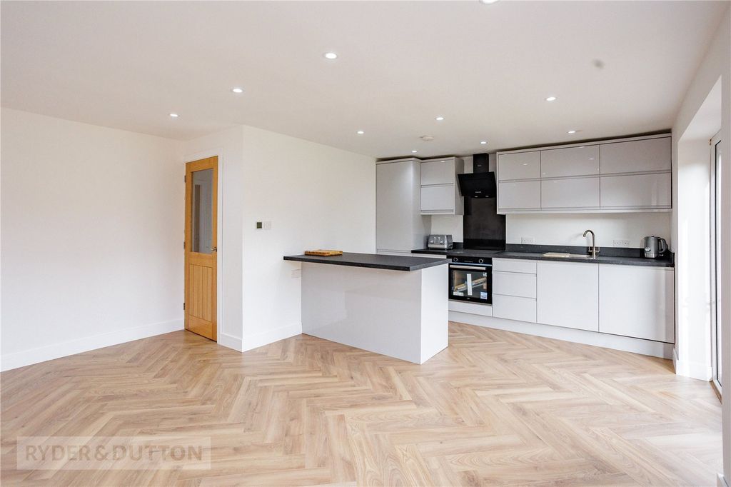 Property photo 2 of 20 Lounge/Kitchen