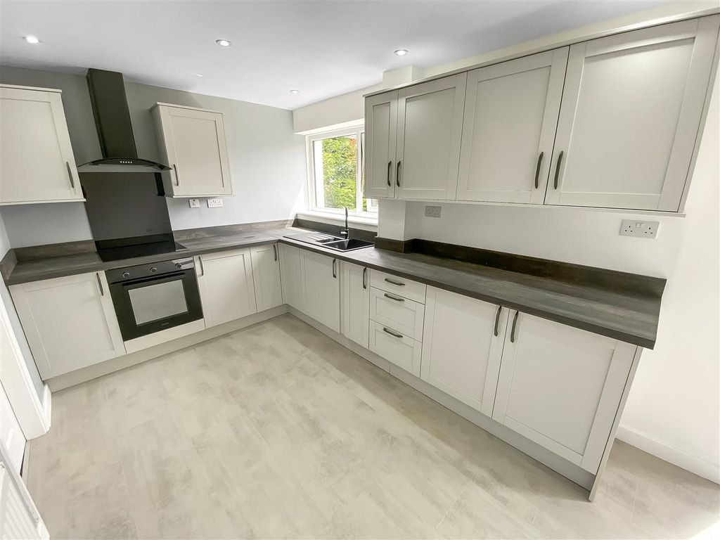 Property photo 2 of 10 Kitchen (1).Jpg