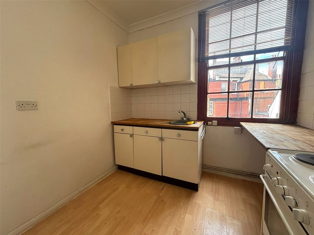 Property photo 3 of 24 Picture No. 06