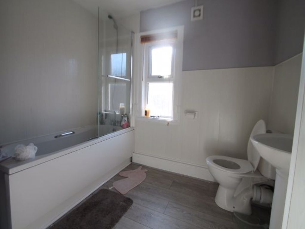 Property photo 2 of 10 A Bright And Clean Bathroom Featuring A Full Bath ...