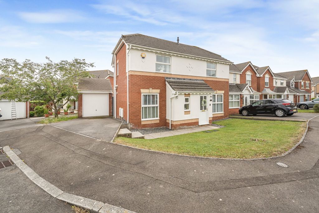 Property photo 1 of 32