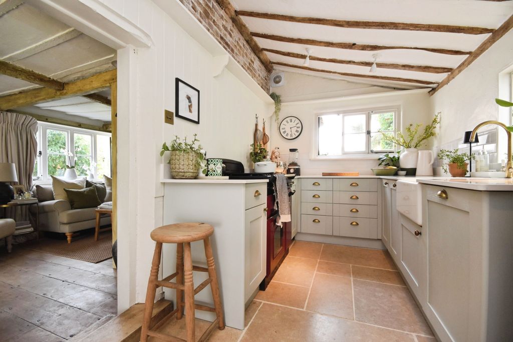 Property photo 3 of 18 Cottage Kitchen