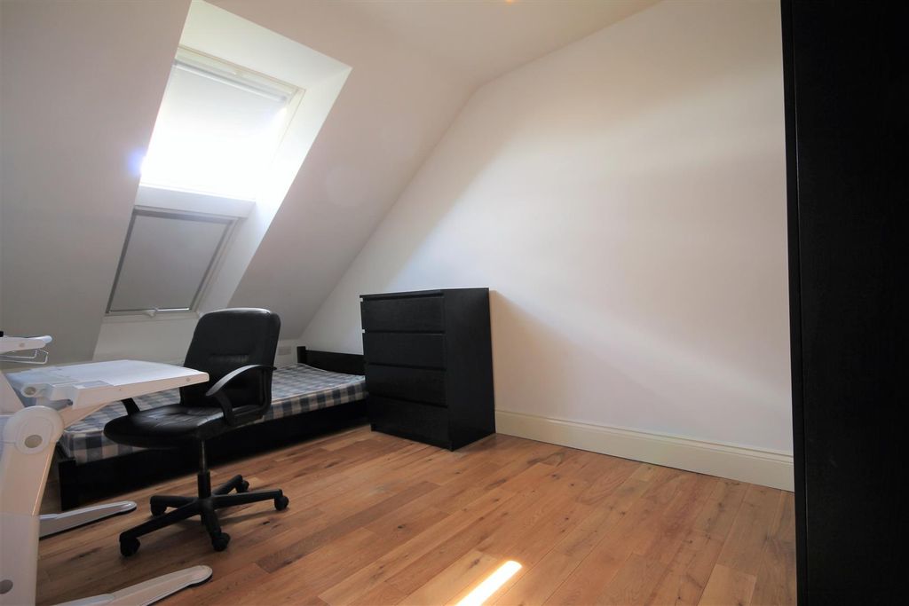 Property photo 3 of 8 16583.Jpg