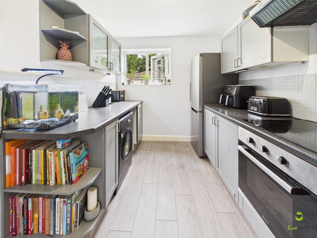 Property photo 2 of 13 Presented By Nicoleta At Ewemove Bexleyheath And D