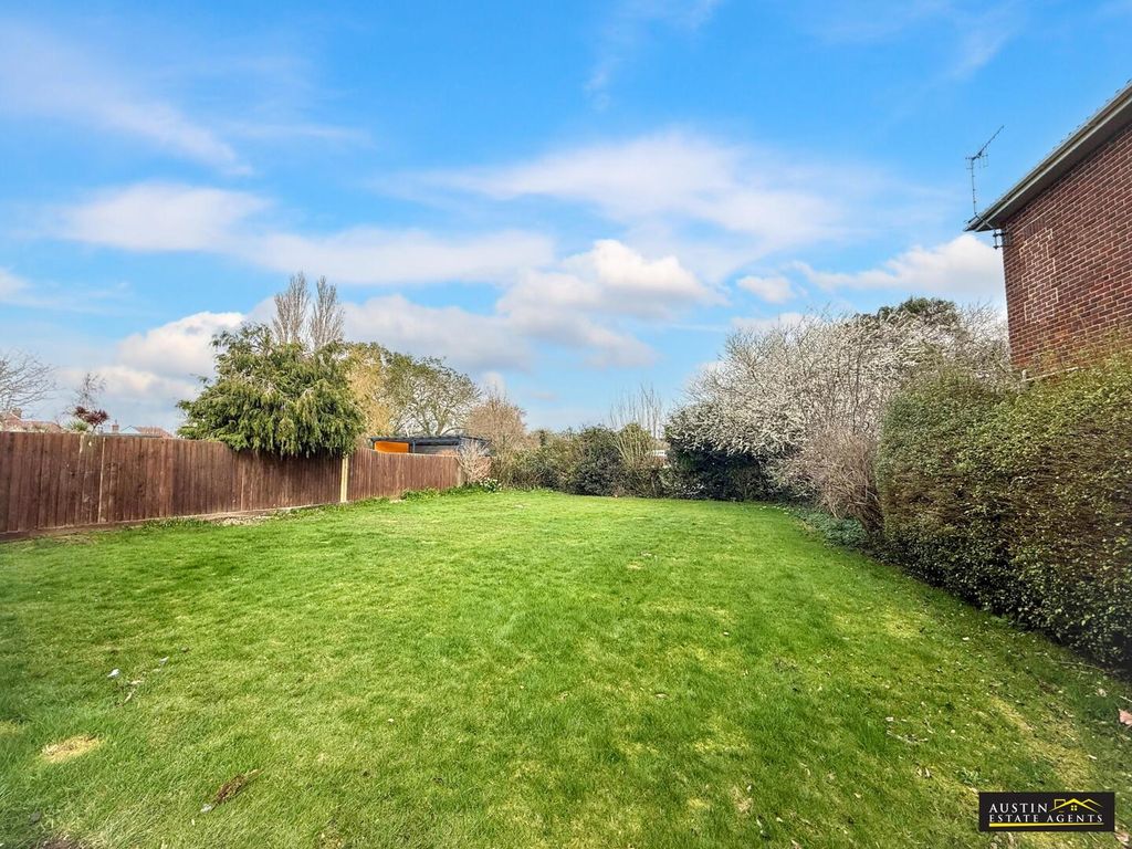 Property photo 2 of 31 Rear Garden