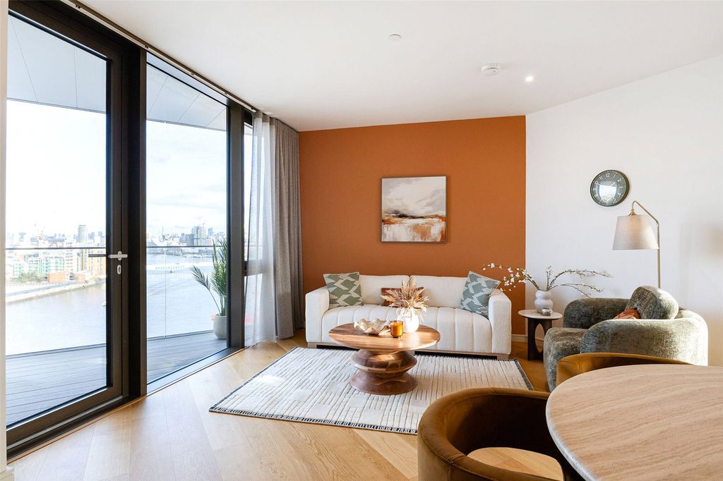 Property photo 2 of 38 Riverside Quarter