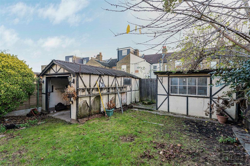 Property photo 2 of 24 Rear Garden (South Facing)