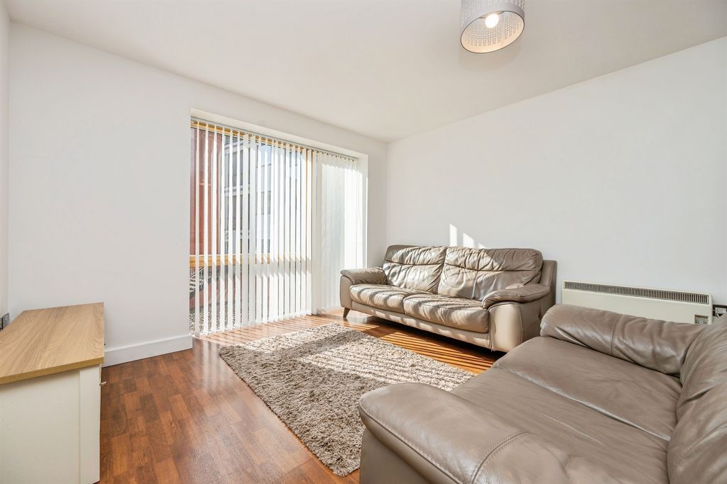 Property photo 3 of 18