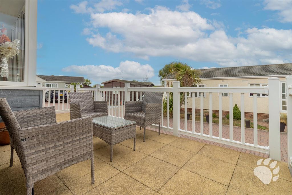 Property photo 2 of 11 Terrace