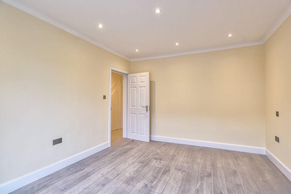 Property photo 3 of 19 Photo 2