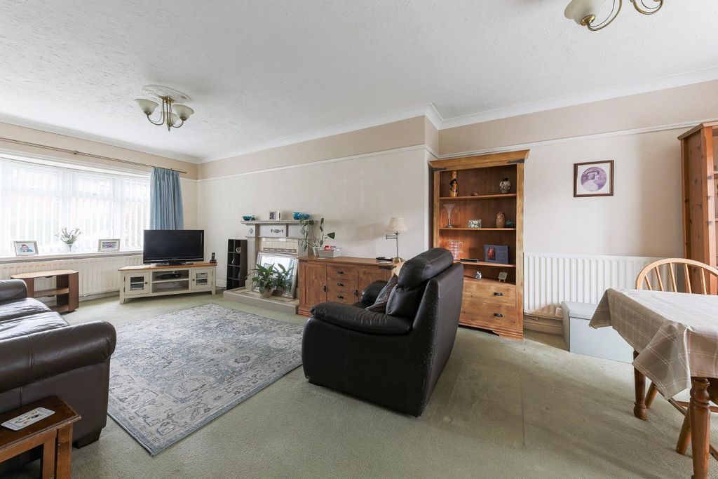 Property photo 3 of 18 Living Room