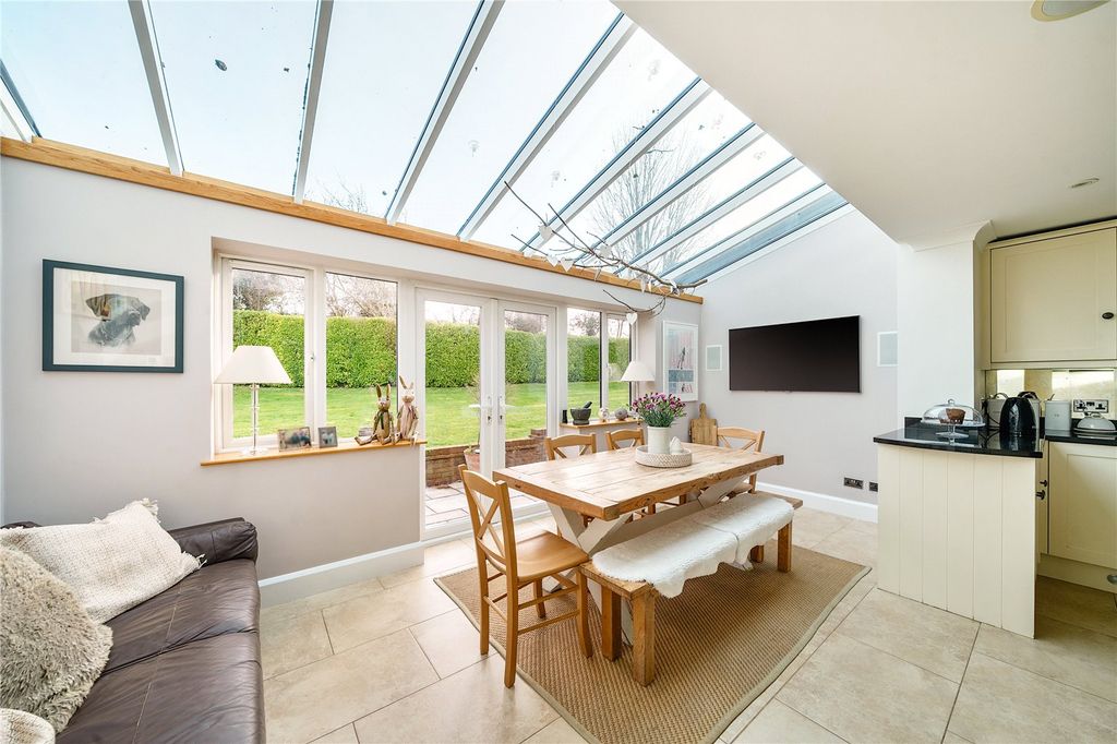 Property photo 3 of 32 Breakfast Area