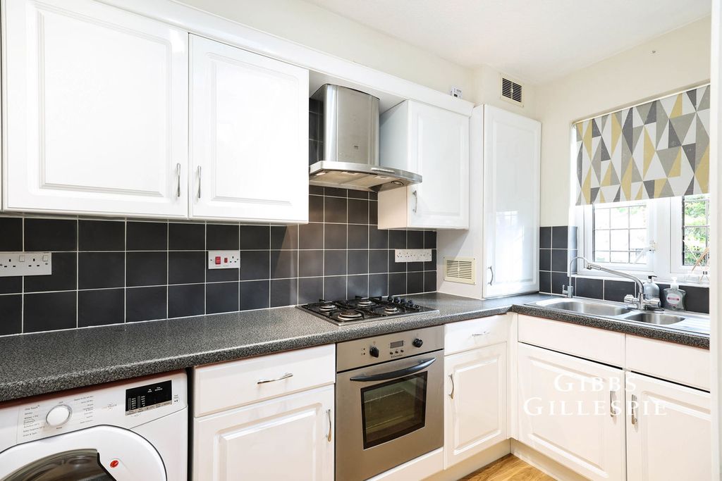 Property photo 3 of 10 Photo