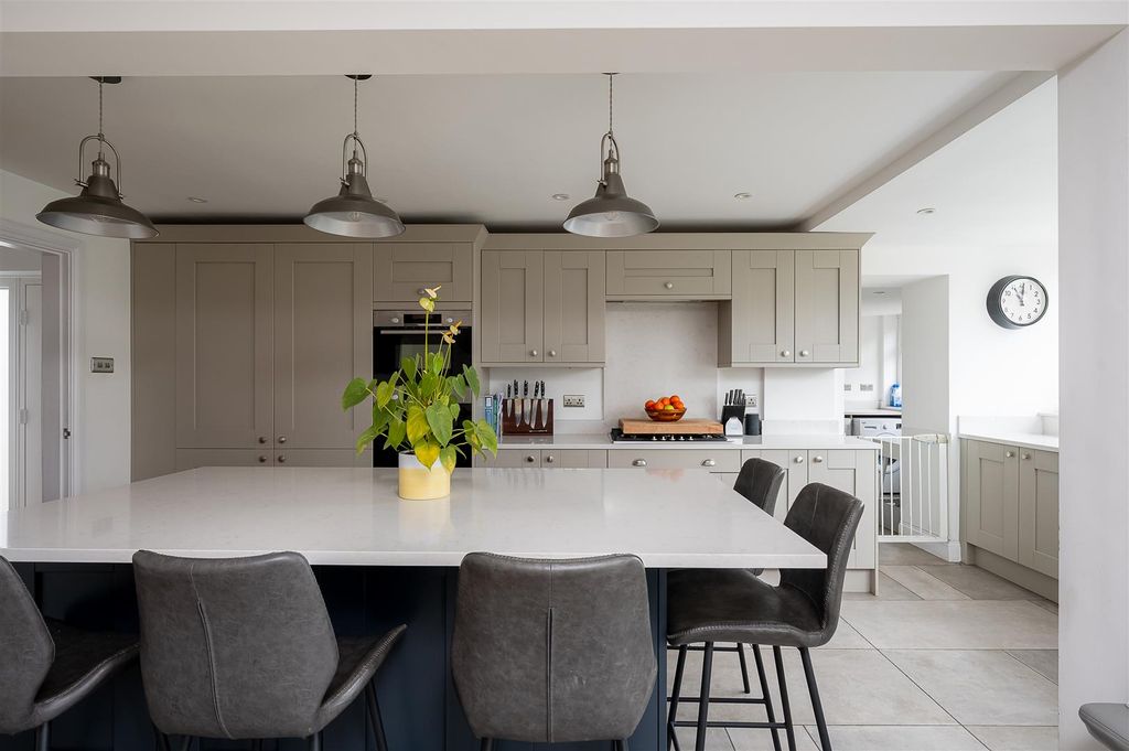 Property photo 1 of 17 Kitchen