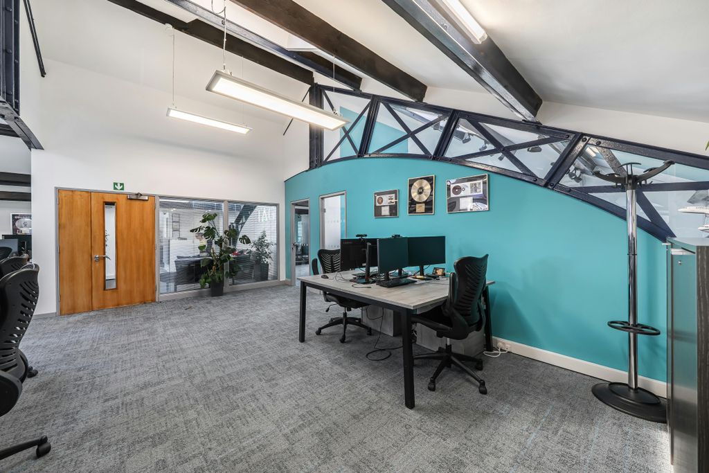 Property photo 3 of 8 1498593-7-6A6B4F54d9F07.Jpg