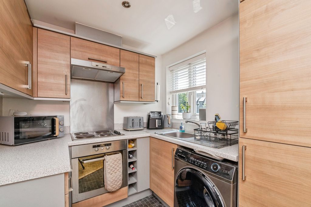 Property photo 3 of 12 Kitchen