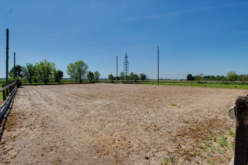 Property photo 3 of 40