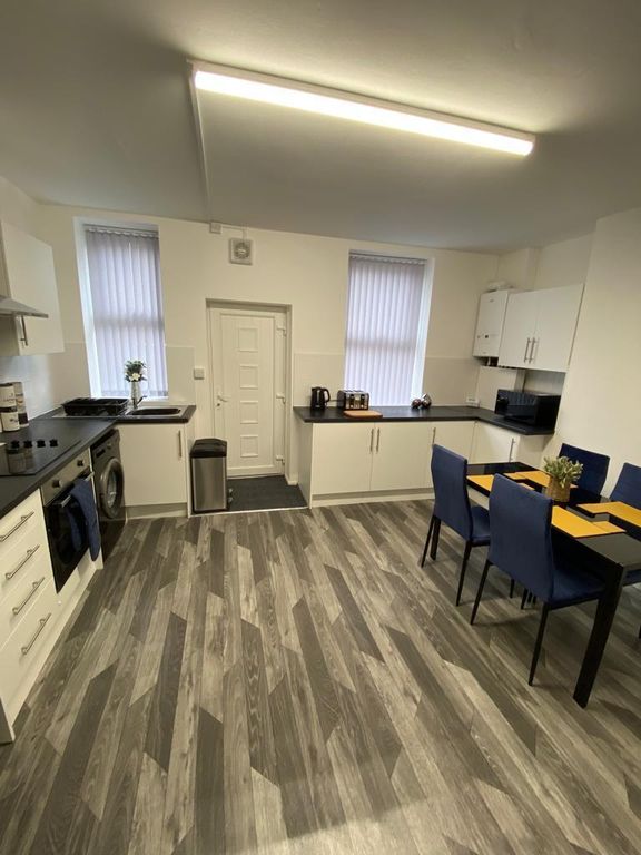 Property photo 3 of 7 Communal Kitchen Diner