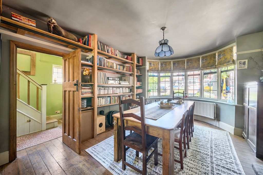 Property photo 2 of 30