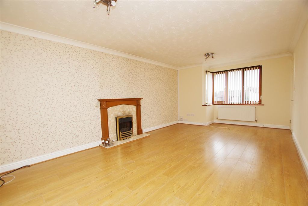 Property photo 3 of 15 Living Room