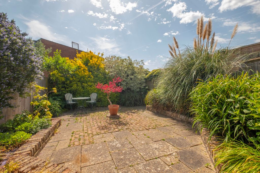 Property photo 3 of 30