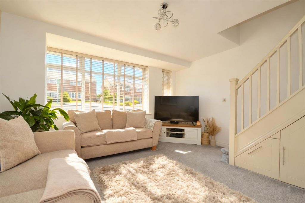 Property photo 3 of 15 Sitting Room