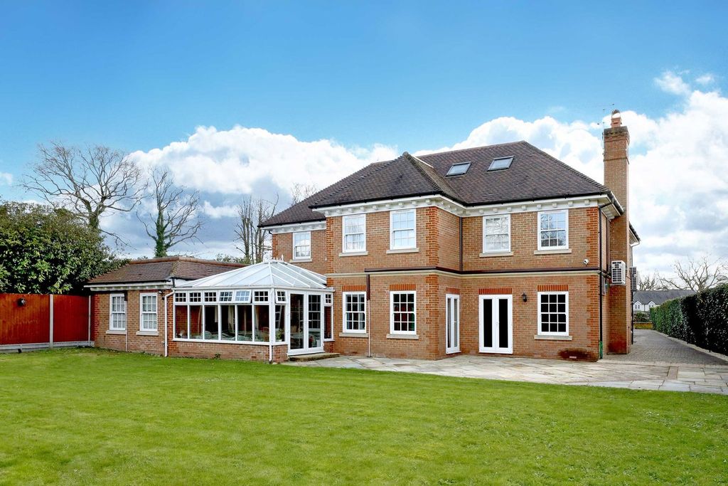 Property photo 2 of 28