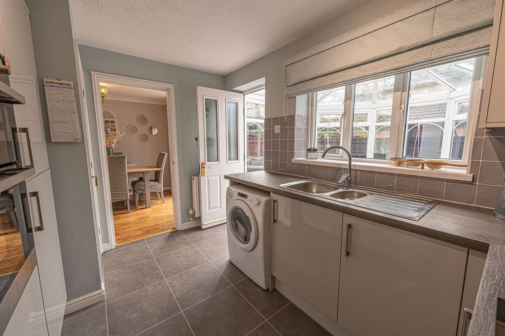 Property photo 3 of 37