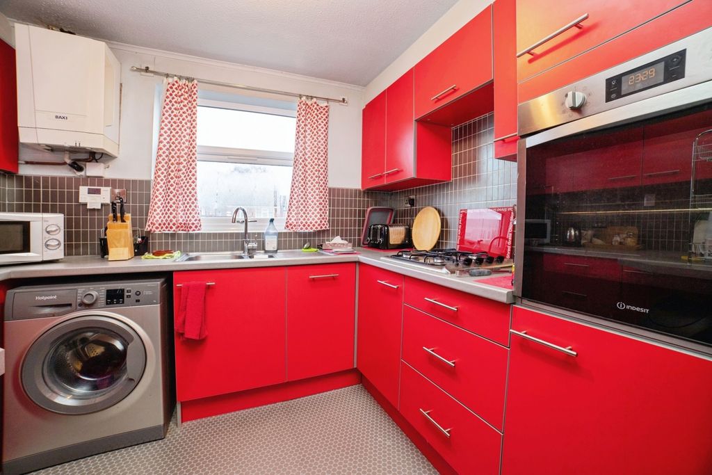 Property photo 2 of 19 Kitchen