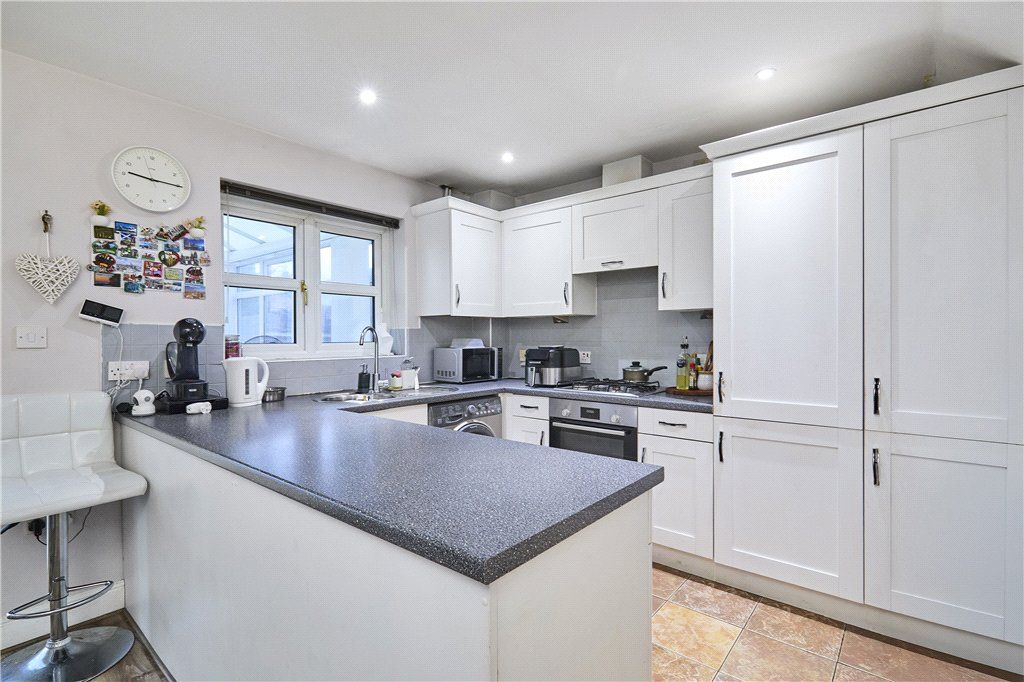 Property photo 3 of 17 Kitchen