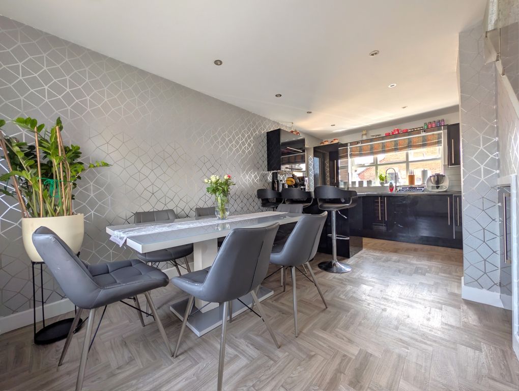 Property photo 3 of 19 Kitchen Diner