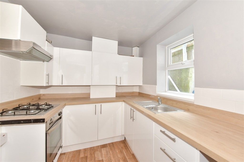 Property photo 3 of 10 Kitchen