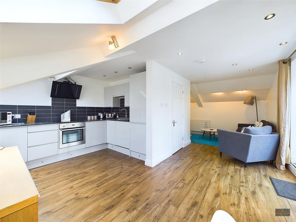 Property photo 1 of 12 Cam02887G0-Pr0156-Still010.Jpg