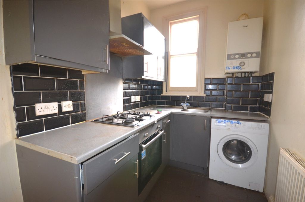 Property photo 2 of 6 Kitchen