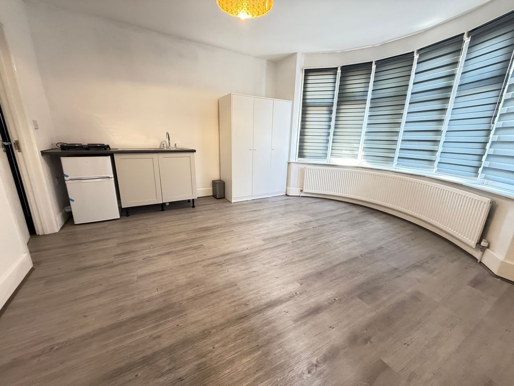 Property photo 1 of 2