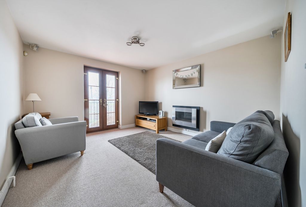 Property photo 2 of 24 Lounge Ff