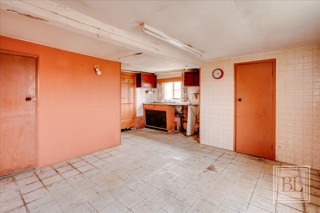 Property photo 3 of 16