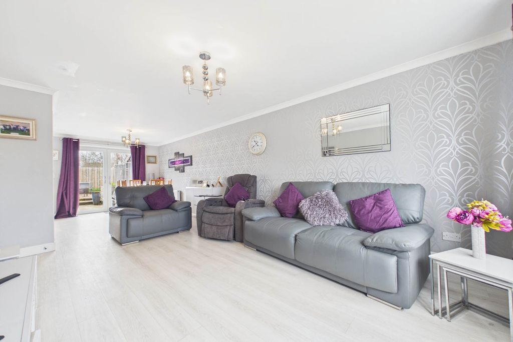 Property photo 3 of 25