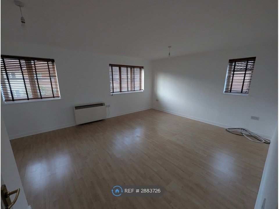 Property photo 1 of 10 Living Room