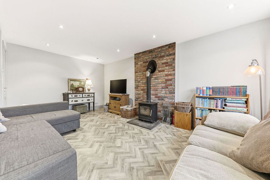 Property photo 3 of 25