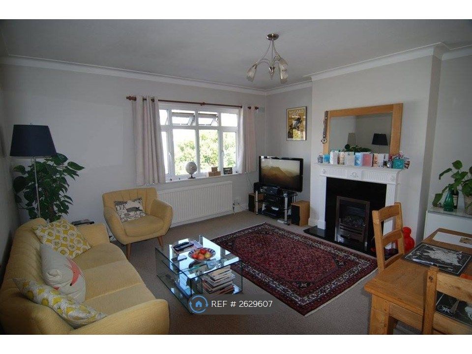 Property photo 1 of 16 Living Room (With Previous Occupant's Furniture)