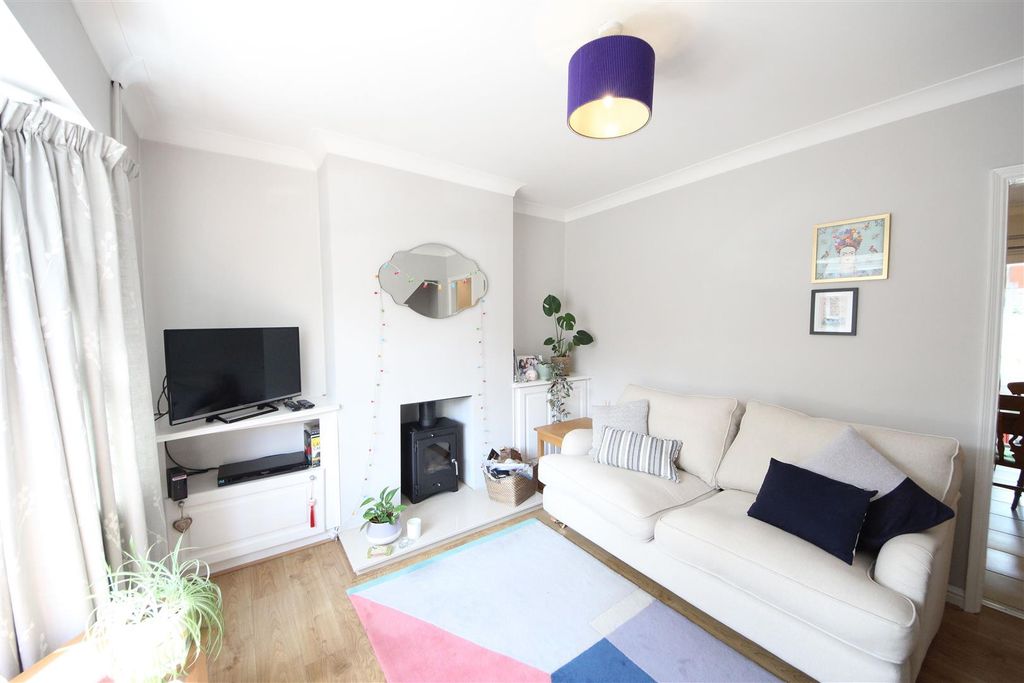 Property photo 3 of 14 Lounge