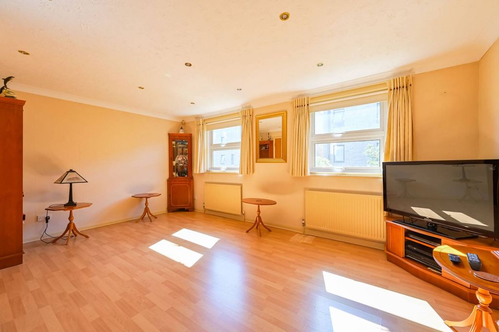 Property photo 2 of 19