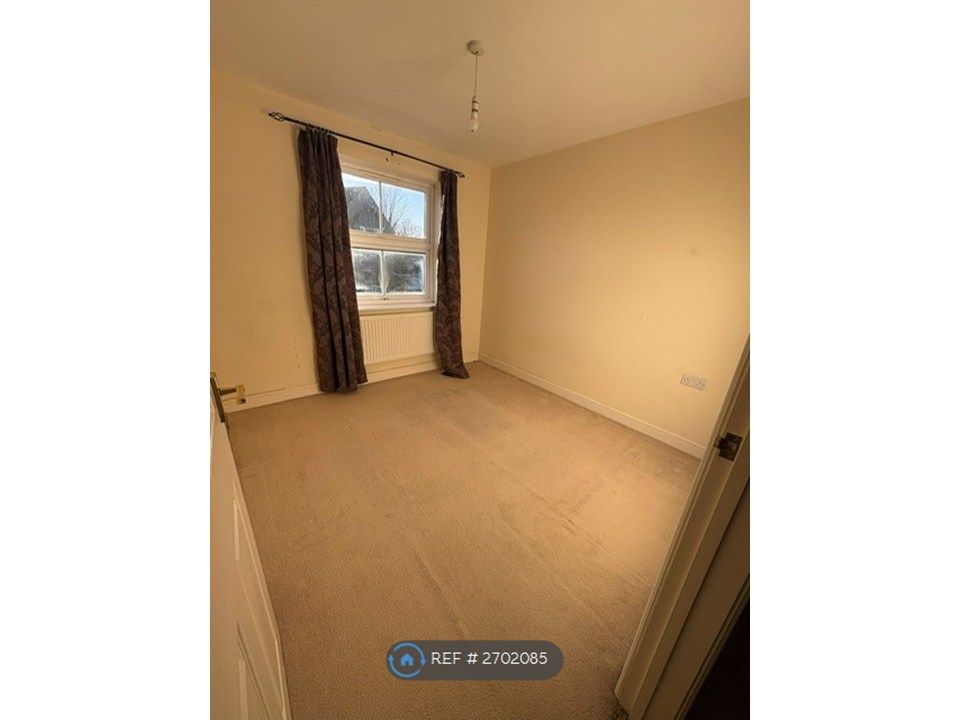 Property photo 3 of 6 Bedroom