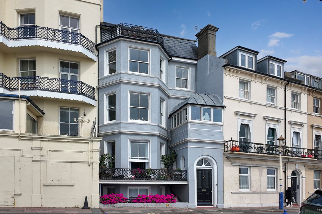 Property photo 2 of 35 1Marineparadefrontshot
