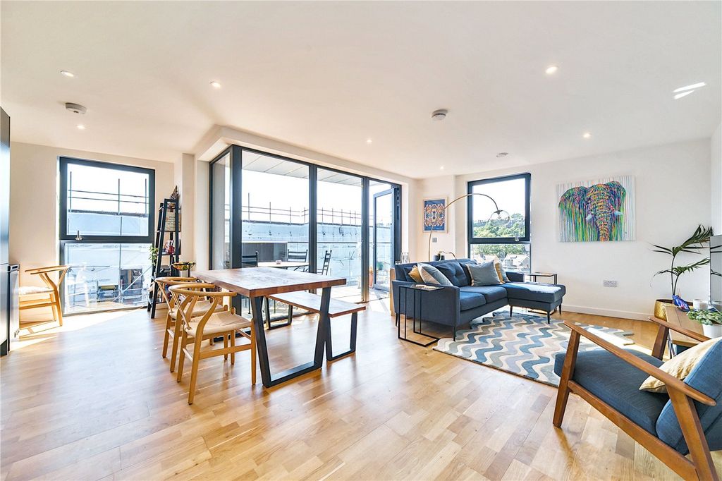 Property photo 1 of 20 Picture No. 13