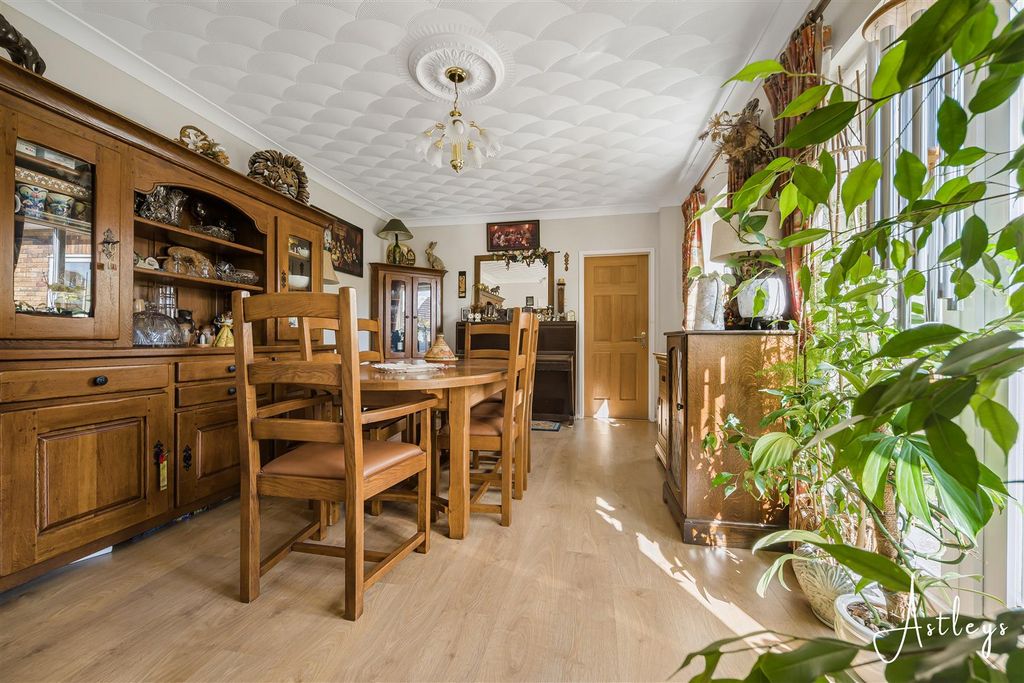 Property photo 2 of 34 Dining Room