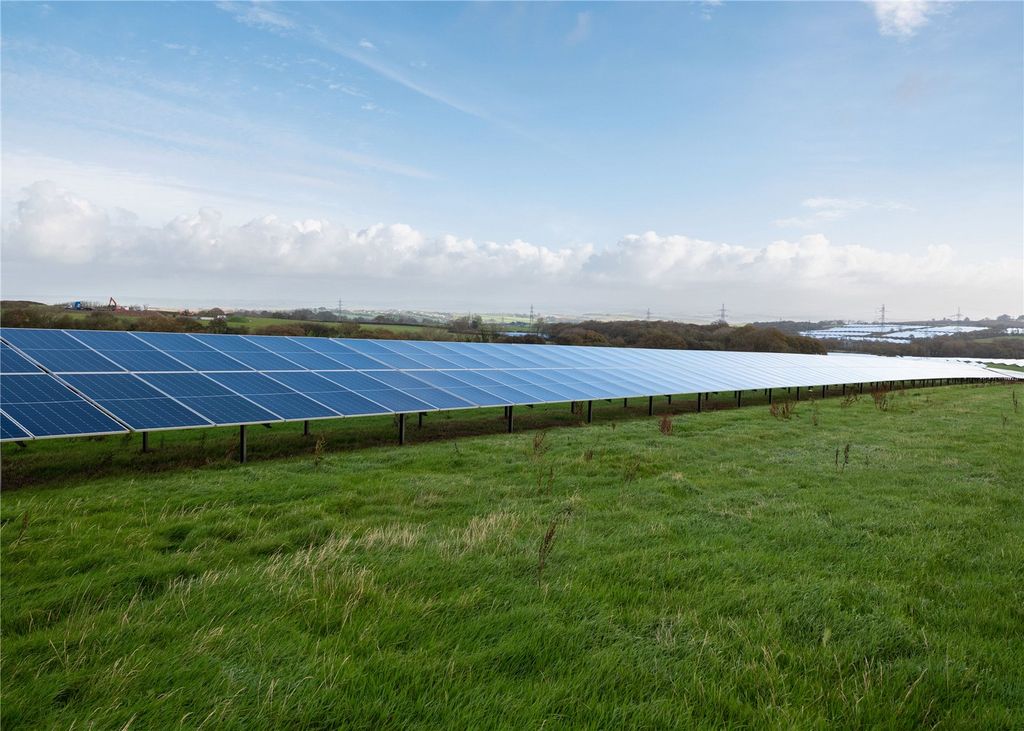 Property photo 3 of 7 Solar