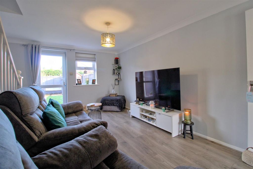 Property photo 3 of 33 Lounge